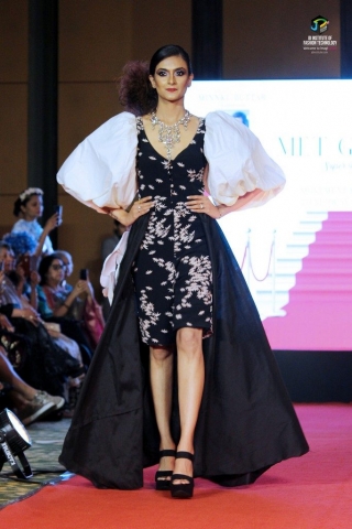 jd institute of fashion technology - IMG 8389 1 683x1024 640x480 - Gallimaufry &#8211; The sophisticated red carpet look by JD Institute Of Fashion Technology