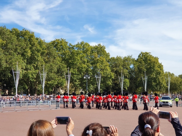 jd imagination journey - Change of Guards at Buckingham Palace 640x480 - JD IMAGINATION JOURNEY LONDON-PARIS September 2019