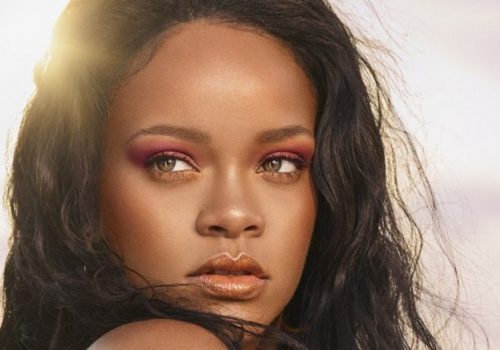 (Image Source: Pop Crave) makeup - Rihanna 500x350 - MAKEUP, IS A TOOL THAT IS USED TO WEAVE MAGIC BY MAKEUP ARTISTS