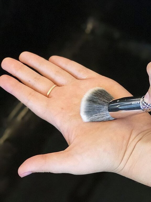 MAKEUP BRUSHES: How and Why you should keep them clean? makeup brushes - Brush washing step 2 - MAKEUP BRUSHES: How and Why you should keep them clean?