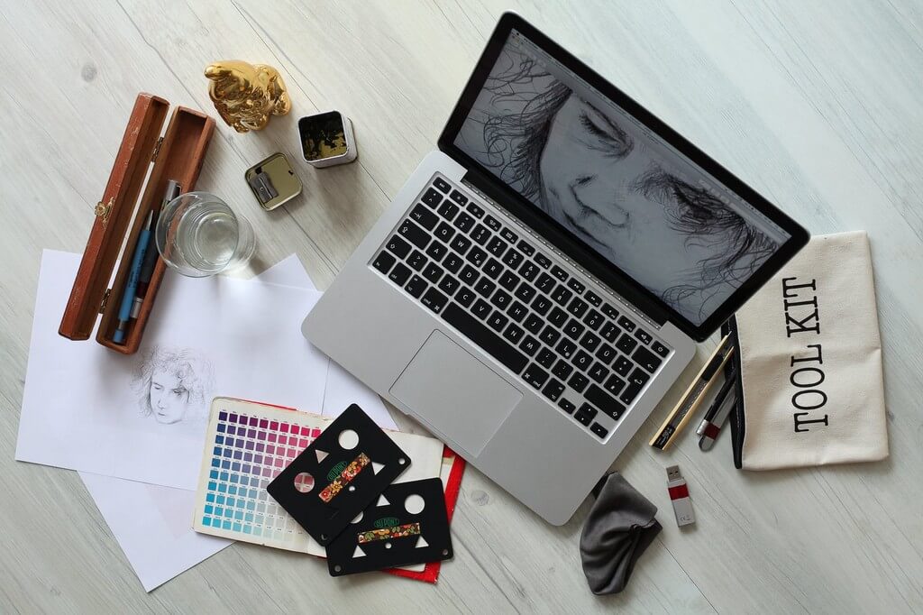 WHAT IS THE JOB ROLE OF A GRAPHIC DESIGNER? graphic designer - flatlay  - WHAT IS THE JOB ROLE OF A GRAPHIC DESIGNER?