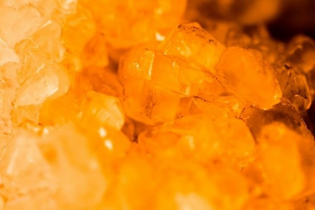 Amber jewellery – From royalty to healing powers