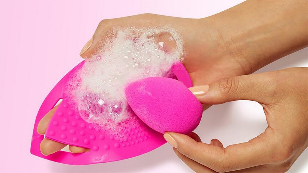Cleaning A Beauty Blender: 4 Methods That Work! cleaning a beauty blender - Cleaning A Beauty Blender 4 Methods That Work 2 - Cleaning A Beauty Blender: 4 Methods That Work!  