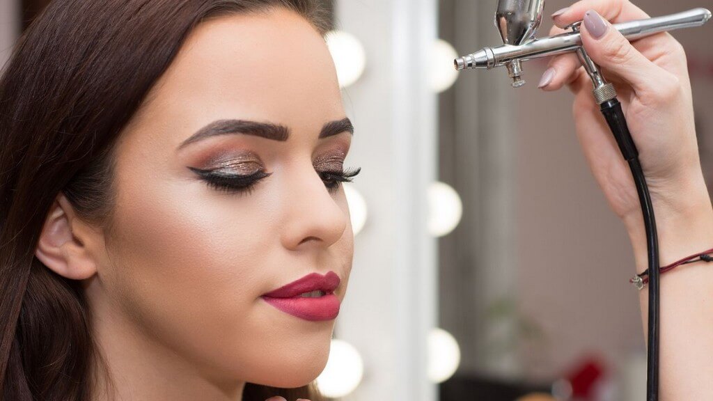 AirBrush Makeup: What Are The Benefits? airbrush makeup - AirBrush Makeup What Are The Benefits 2 - AirBrush Makeup: What Are The Benefits?