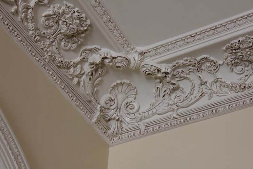 benefits of Crown Molding in Interior Design crown molding - Crown molding is one of the most popular types of decorative molding in the interior design world 2 - Benefits of Crown Molding in Interior Design 