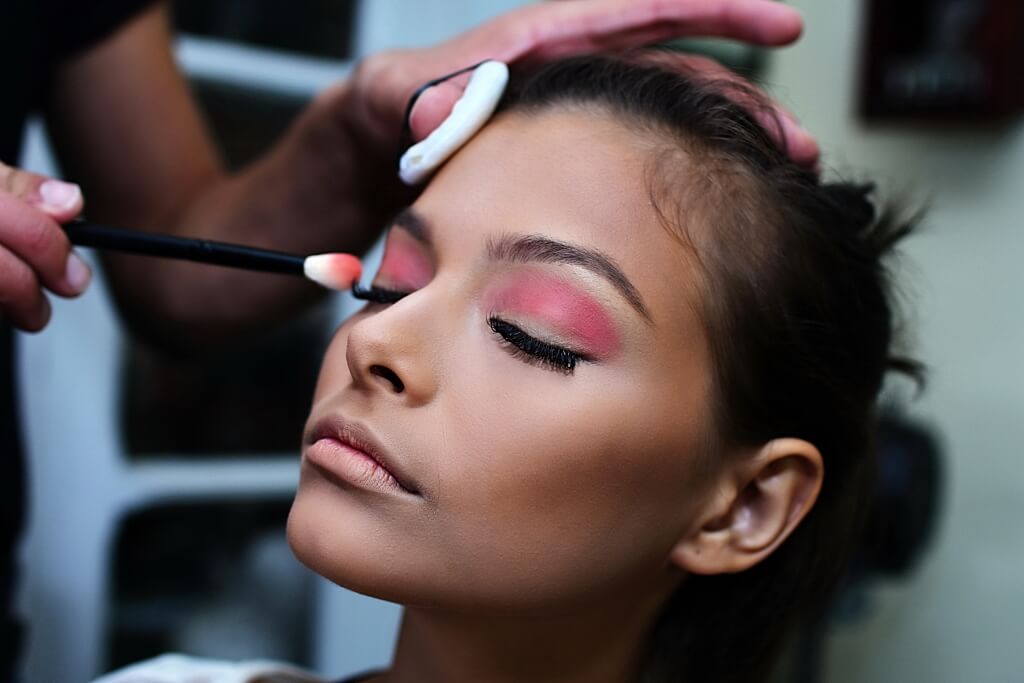Learn The Difference Between a Personal and a Commercial Makeup Artist (2) difference between a personal and a commercial makeup artist - Learn The Difference Between a Personal and a Commercial Makeup Artist 2 - Learn The Difference Between a Personal and a Commercial Makeup Artist