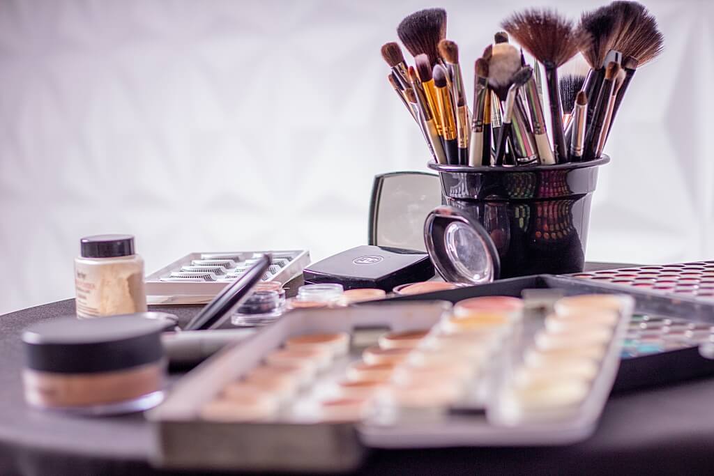 Professional Makeup Course Perks of Learning the Art of Makeup (1) professional makeup course - Professional Makeup Course Perks of Learning the Art of Makeup 1 - Professional Makeup Course &#8211; Perks of Learning the Art of Makeup