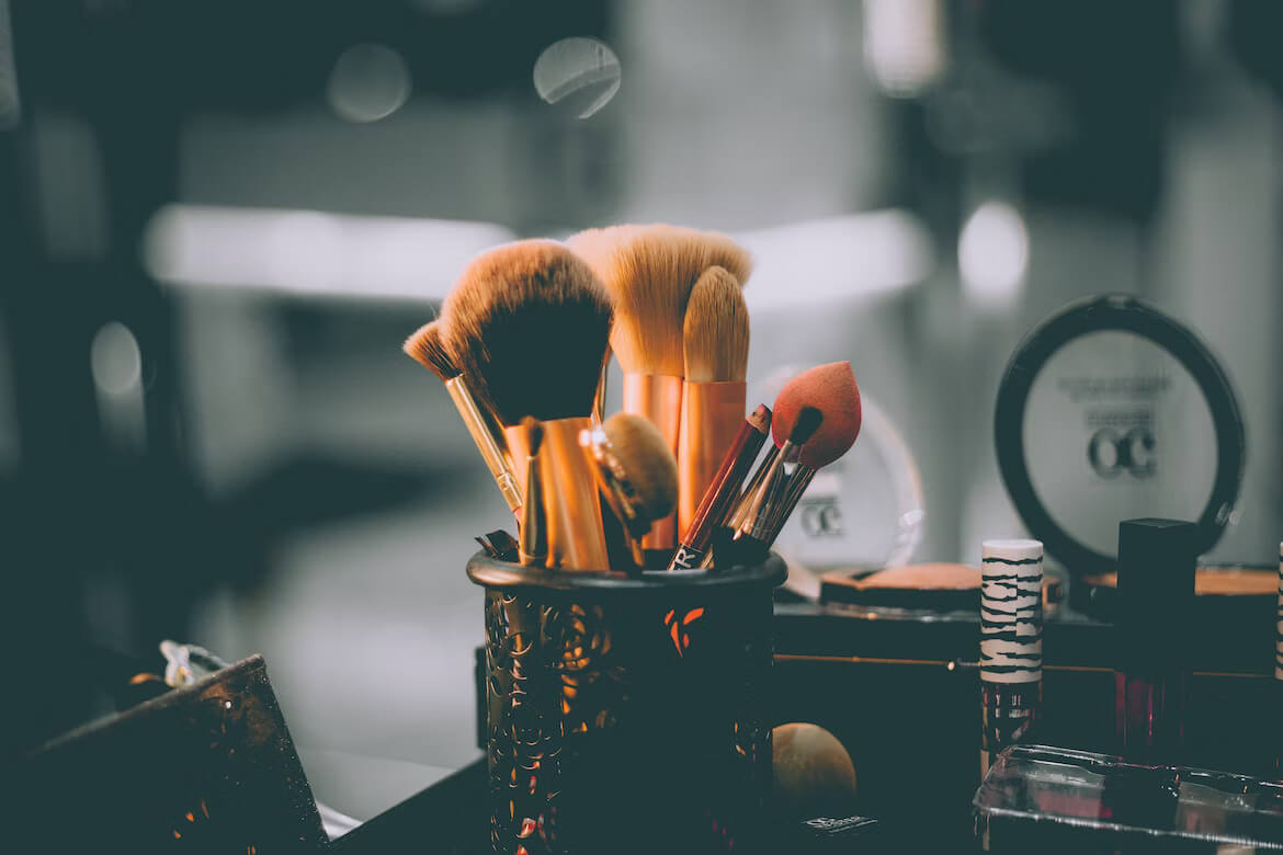 Makeup Artist Qualifications That Will Make You Successful (1) Thumbnail makeup artist qualifications - Makeup Artist Qualifications That Will Make You Successful 1 Thumbnail - Makeup Artist Qualifications That Will Make You Successful