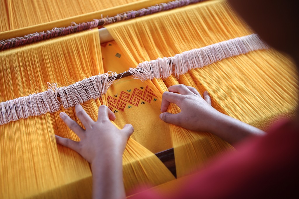 The History of Handloom Weaving Through The Ages (1)  - The History of Handloom Weaving Through The Ages 1 -
