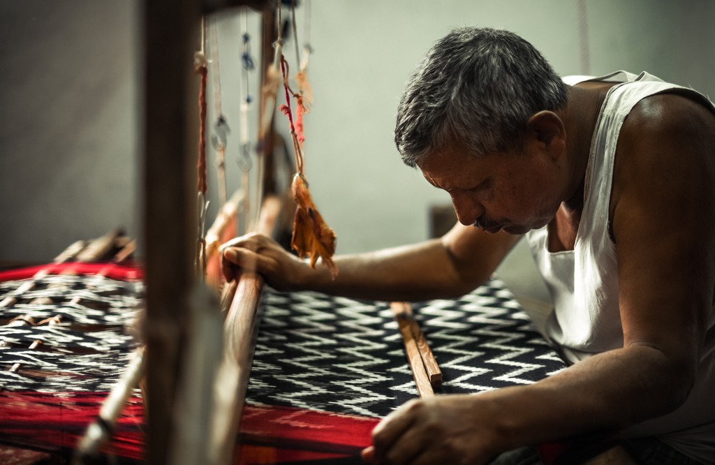 The History of Handloom Weaving Through The Ages (2)  - The History of Handloom Weaving Through The Ages 2 -