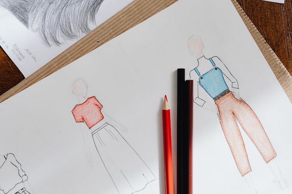 What are the courses to become a fashion designer (6)