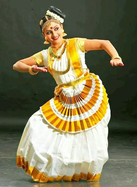 Drapes in India Through Dance Forms Unraveling the Elegance (4)  - Drapes in India Through Dance Forms Unraveling the Elegance 4 -