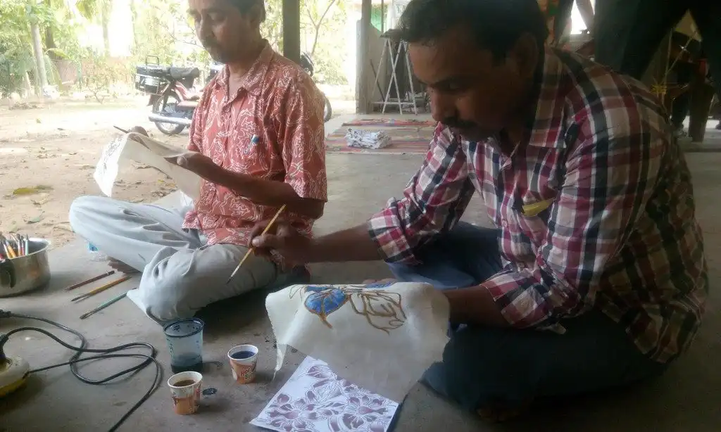 Craftsmen at work - Craftsmen at work 1024x614 - JD Annual Design Awards 2016 – Untold Story – Gazal Doulani – Inspired by Batik Handloom