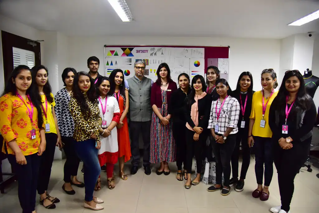 JEWELLERY DESIGN STUDENTS