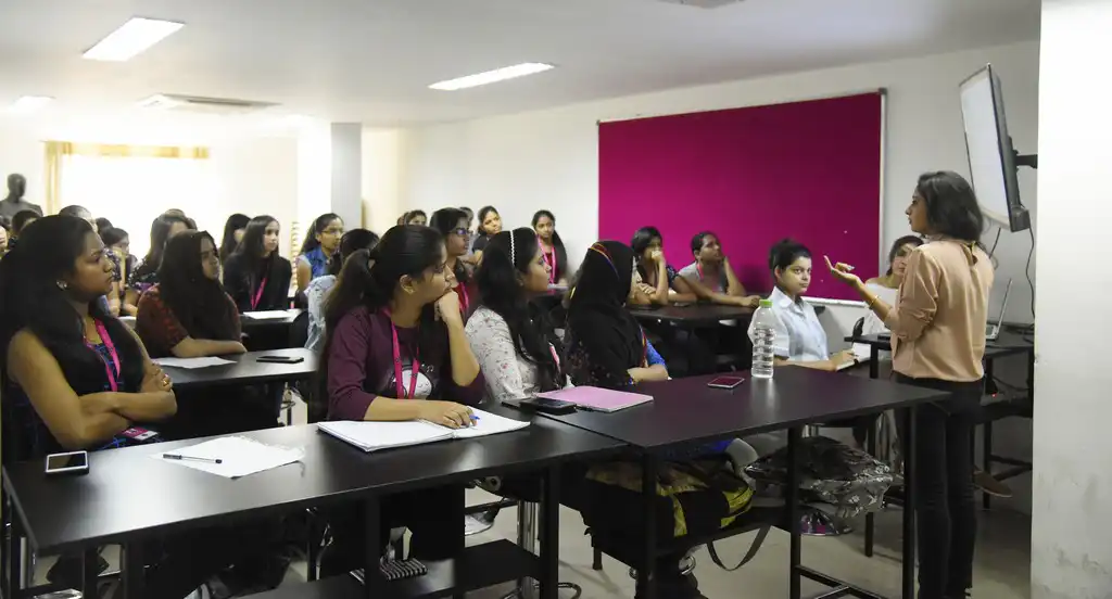 Guest Lecture for Fashion Communication