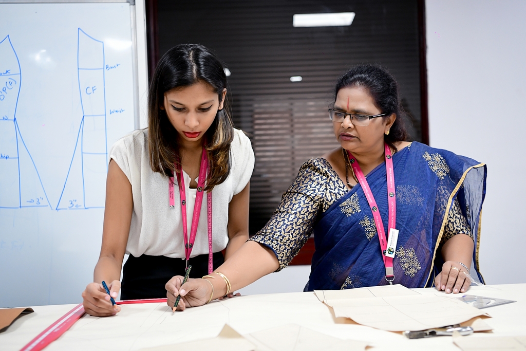 Featured image of post Career In Fashion Designing After Graduation / It courses are not restricted to just science graduates.