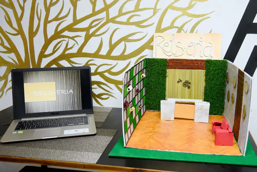 STUDENTS OF INTERIOR DESIGN DISPLAY MINIATURE RETAIL SPACE LAYOUTS 5