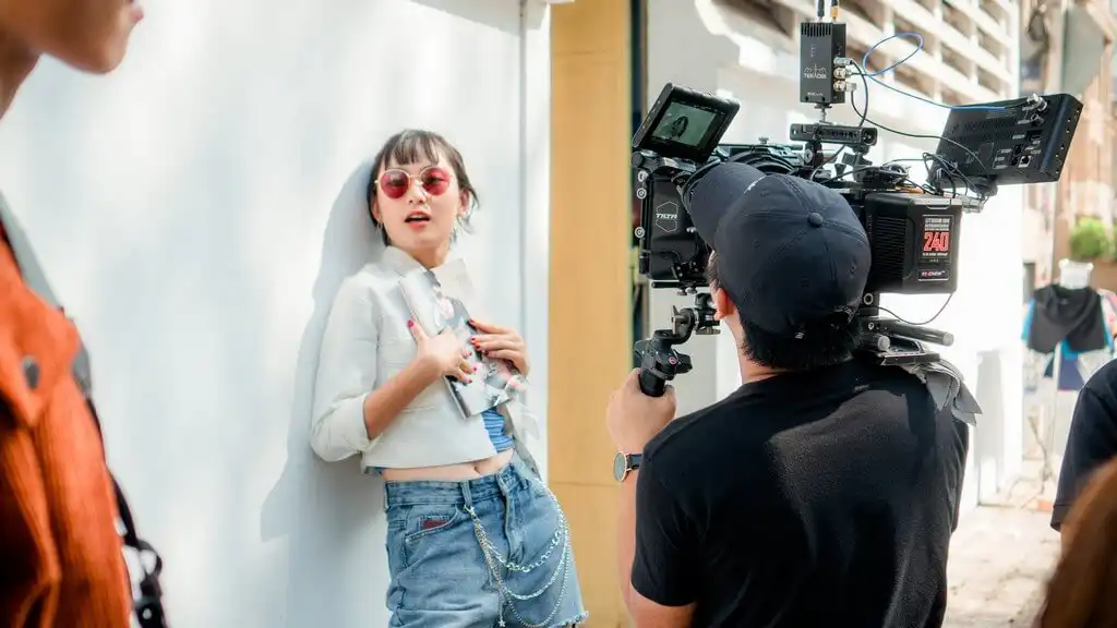 Difference between Editorial and Commercial Shoot