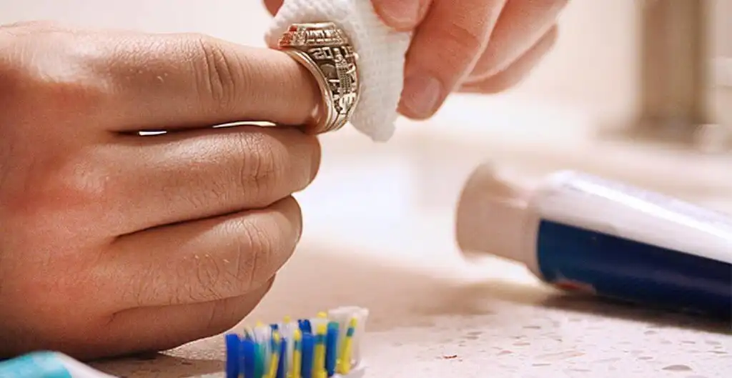 Silver Jewellery – Secrets to retain its shine