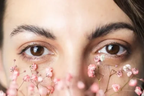 Feathered eyebrows: 5 easy steps to get trendy eyebrows of this season