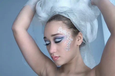 Floating liner: The latest eye makeup trend everyone is talking about