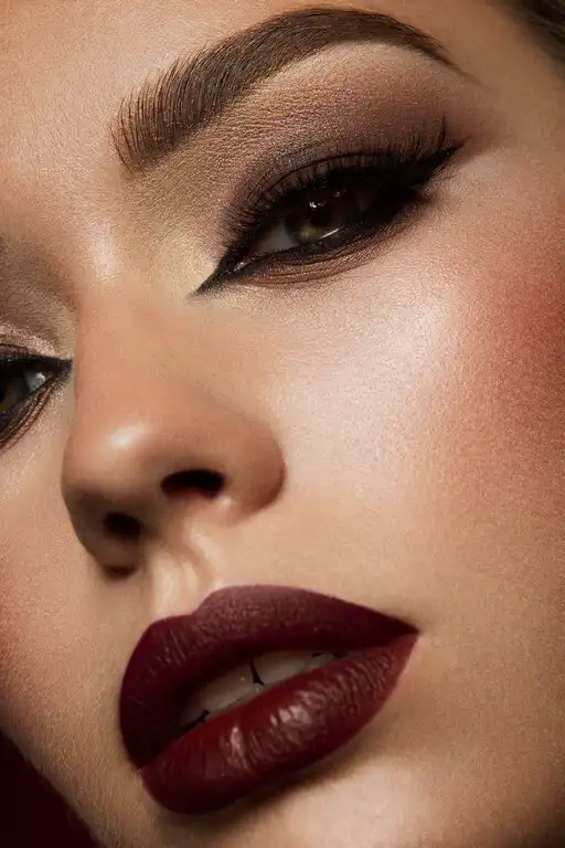 Reverse cat eye makeup: Simple steps to flip your cat eye makeup