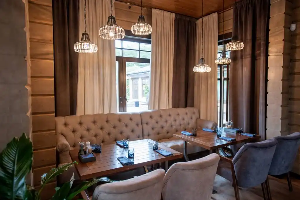 Leather: Use of leather in interior design