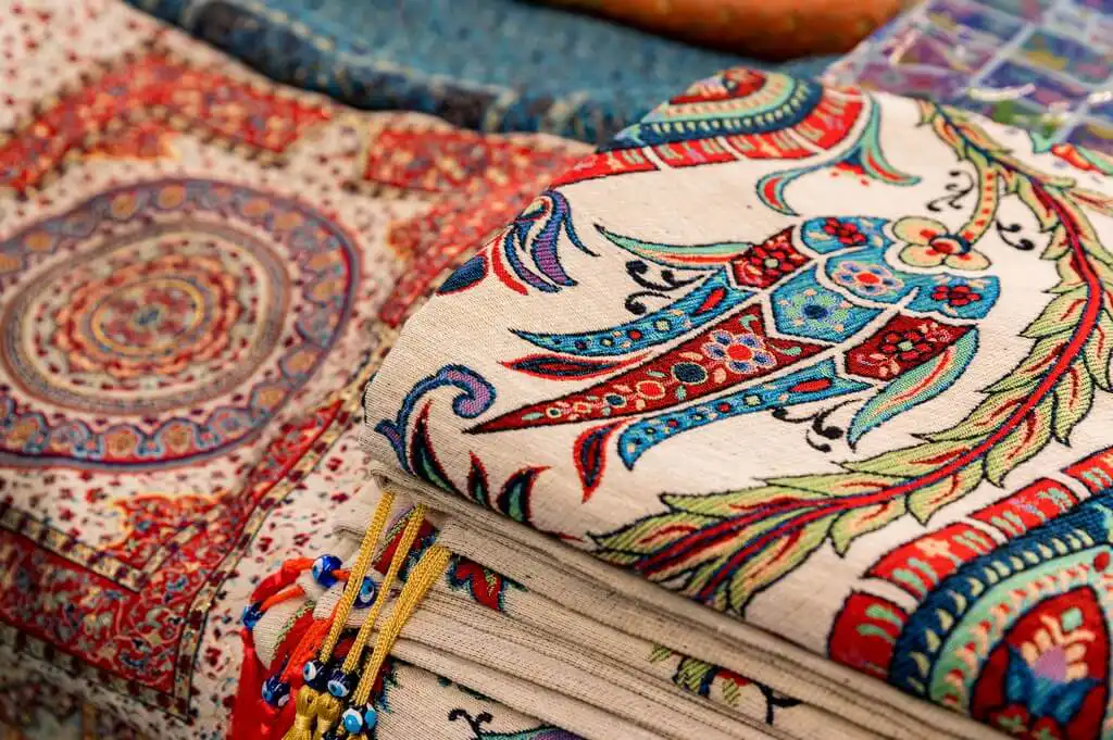 4 things to keep in mind before buying a carpet for a living room