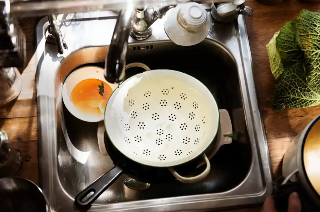 How to eliminate kitchen odor?