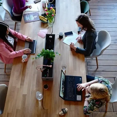 What are the benefits of weekend courses? Who can benefit from it?