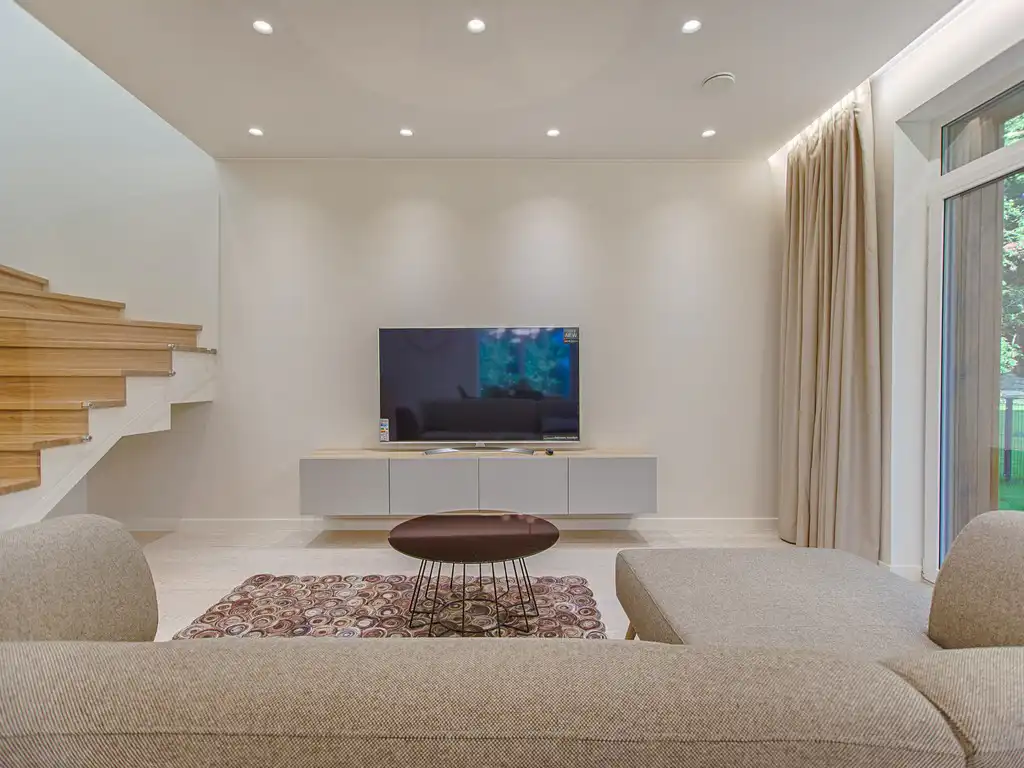 Illuminate Spaces Learn Lighting Design to Redefine Your Interiors (4) Illuminate Spaces Learn Lighting Design to Redefine Your Interiors (4)