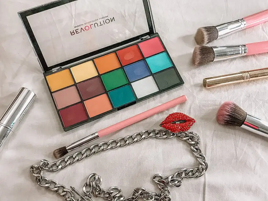 Makeup Hygiene 101 Makeup Kit Hygiene and Maintenance Tips (1) Makeup Hygiene 101 Makeup Kit Hygiene and Maintenance Tips (1)