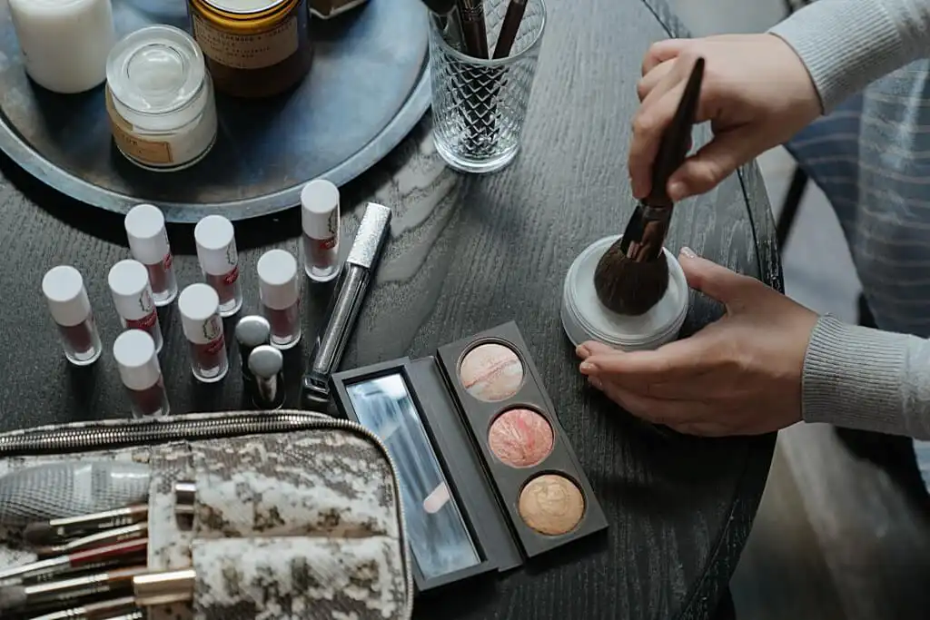 Makeup Hygiene 101 Makeup Kit Hygiene and Maintenance Tips (2) Makeup Hygiene 101 Makeup Kit Hygiene and Maintenance Tips (2)