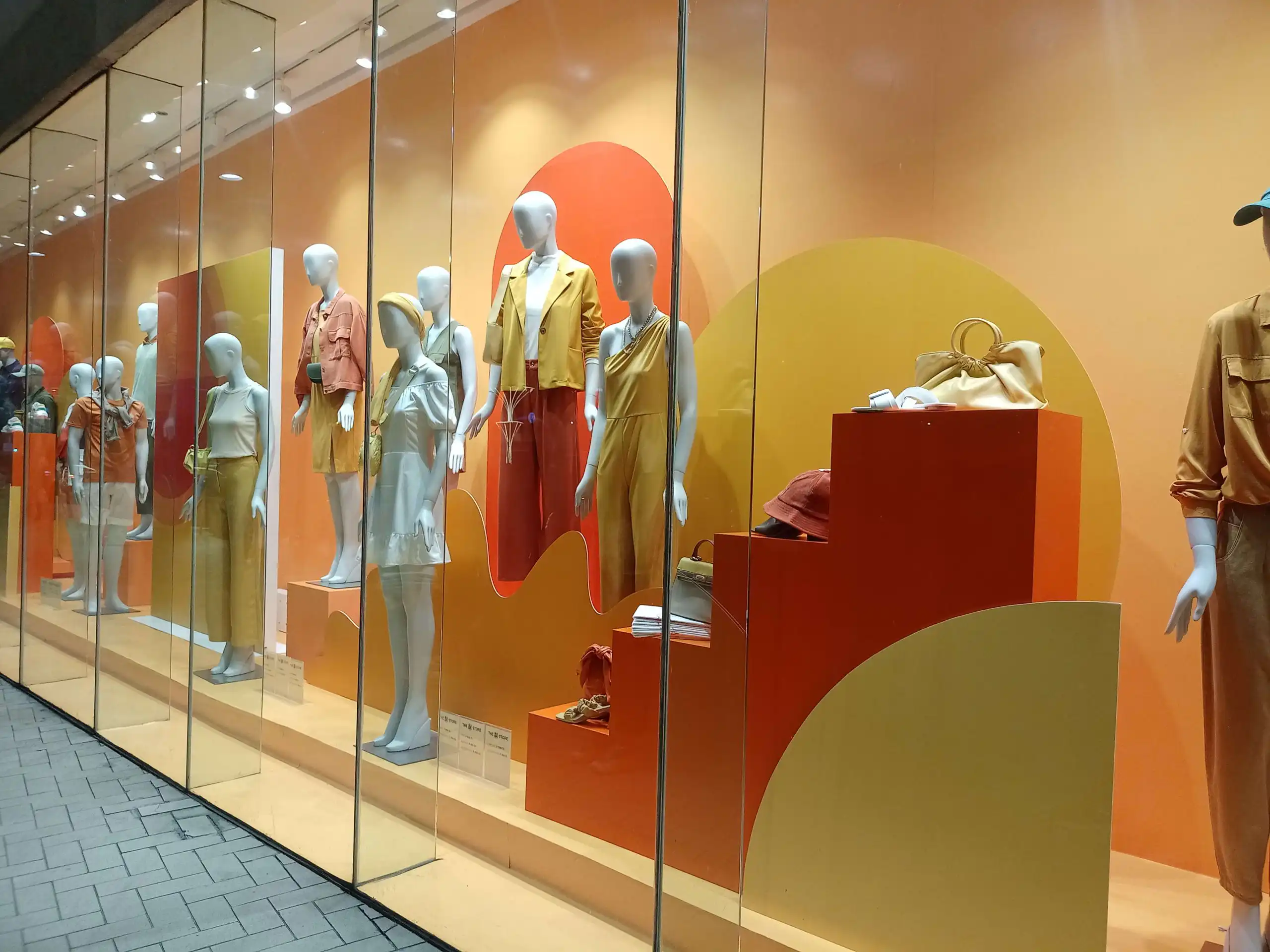 Visual Merchandising The Art of Selling (1) Visual Merchandising The Art of Selling (1)