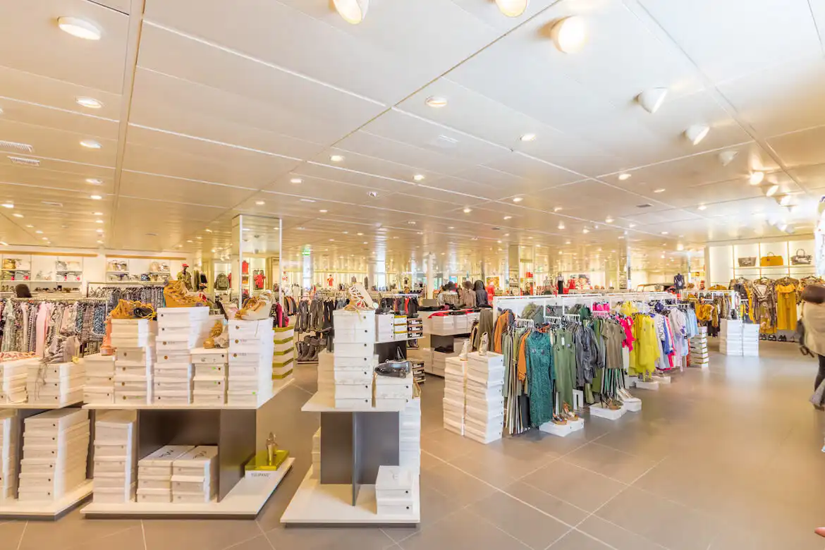 Visual Merchandising The Art of Selling (5) Visual Merchandising The Art of Selling (5)