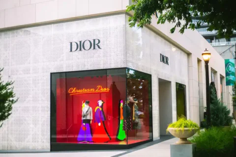 Visual Merchandising The Art of Selling thumbnail