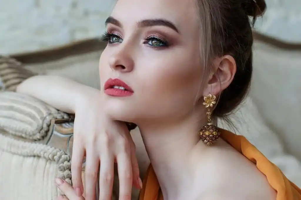 What is statement jewellery (3)