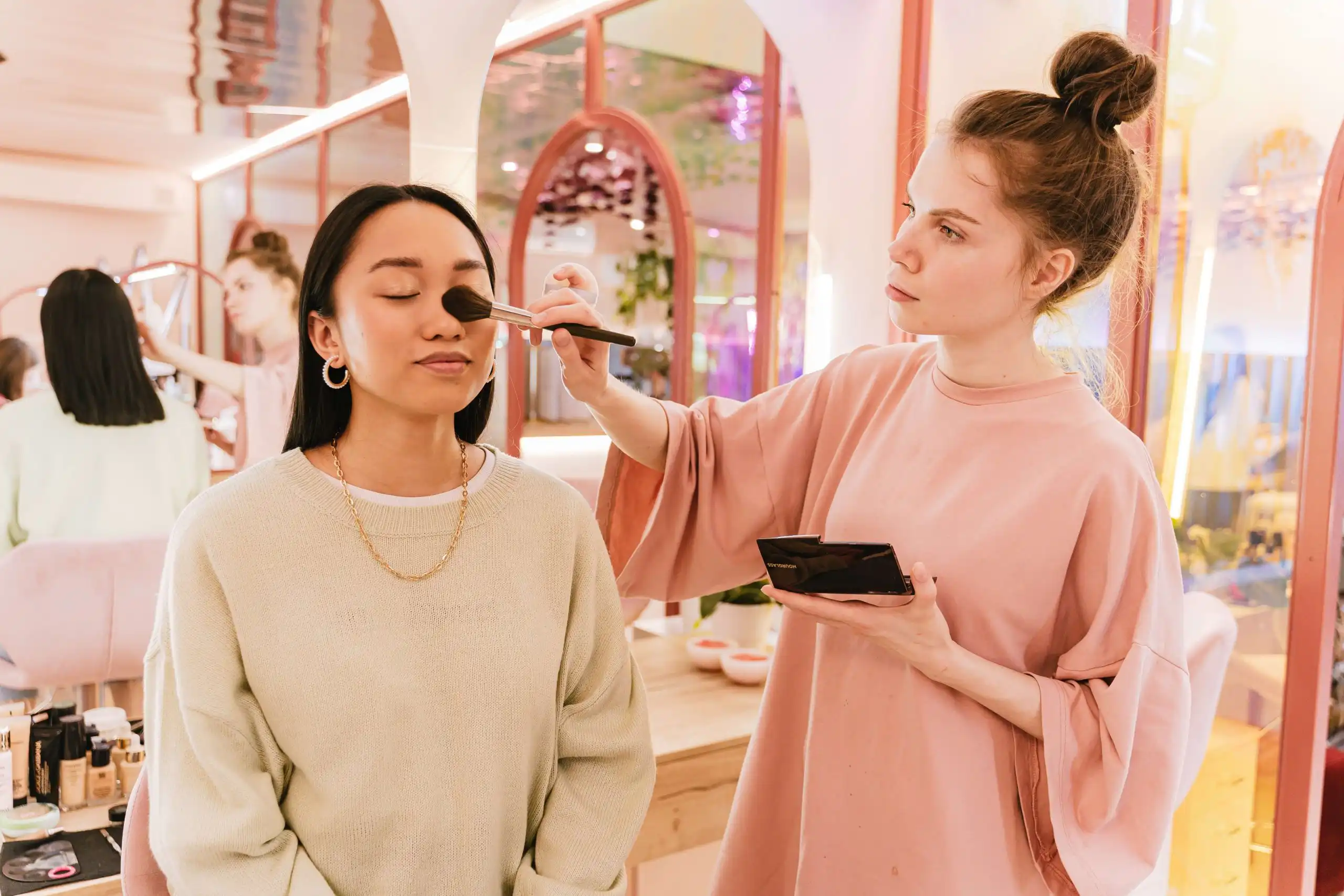 Guide to Makeup Brushes How to Select Makeup Brushes Like A Pro! (1) Guide to Makeup Brushes How to Select Makeup Brushes Like A Pro! (1)