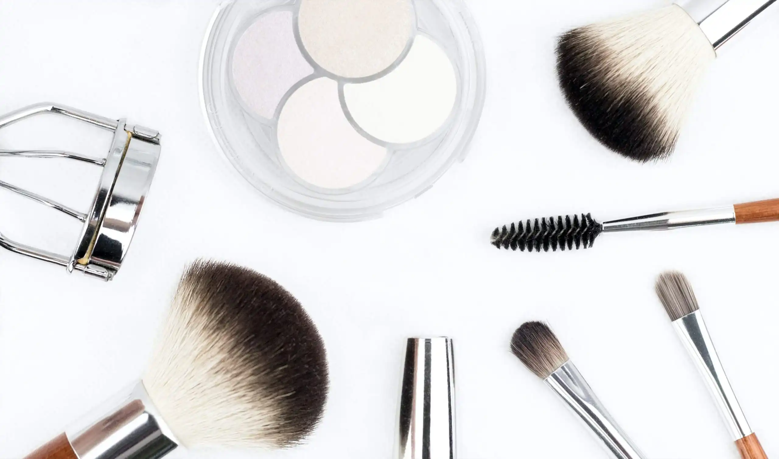 Guide to Makeup Brushes How to Select Makeup Brushes Like A Pro! (4) Guide to Makeup Brushes How to Select Makeup Brushes Like A Pro! (4)