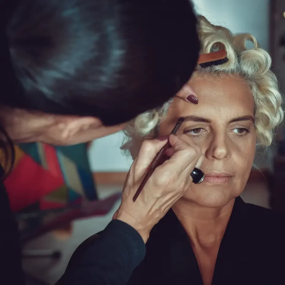 How to Become a Makeup Artist Everything You Need to Know (1) thumbnail