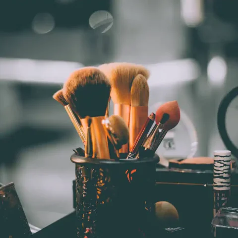 Makeup Artist Qualifications That Will Make You Successful (1) Thumbnail