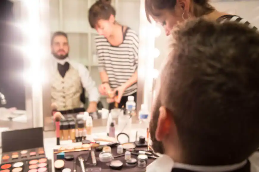 Makeup Artist Qualifications That Will Make You Successful (2) Makeup Artist Qualifications That Will Make You Successful (2)