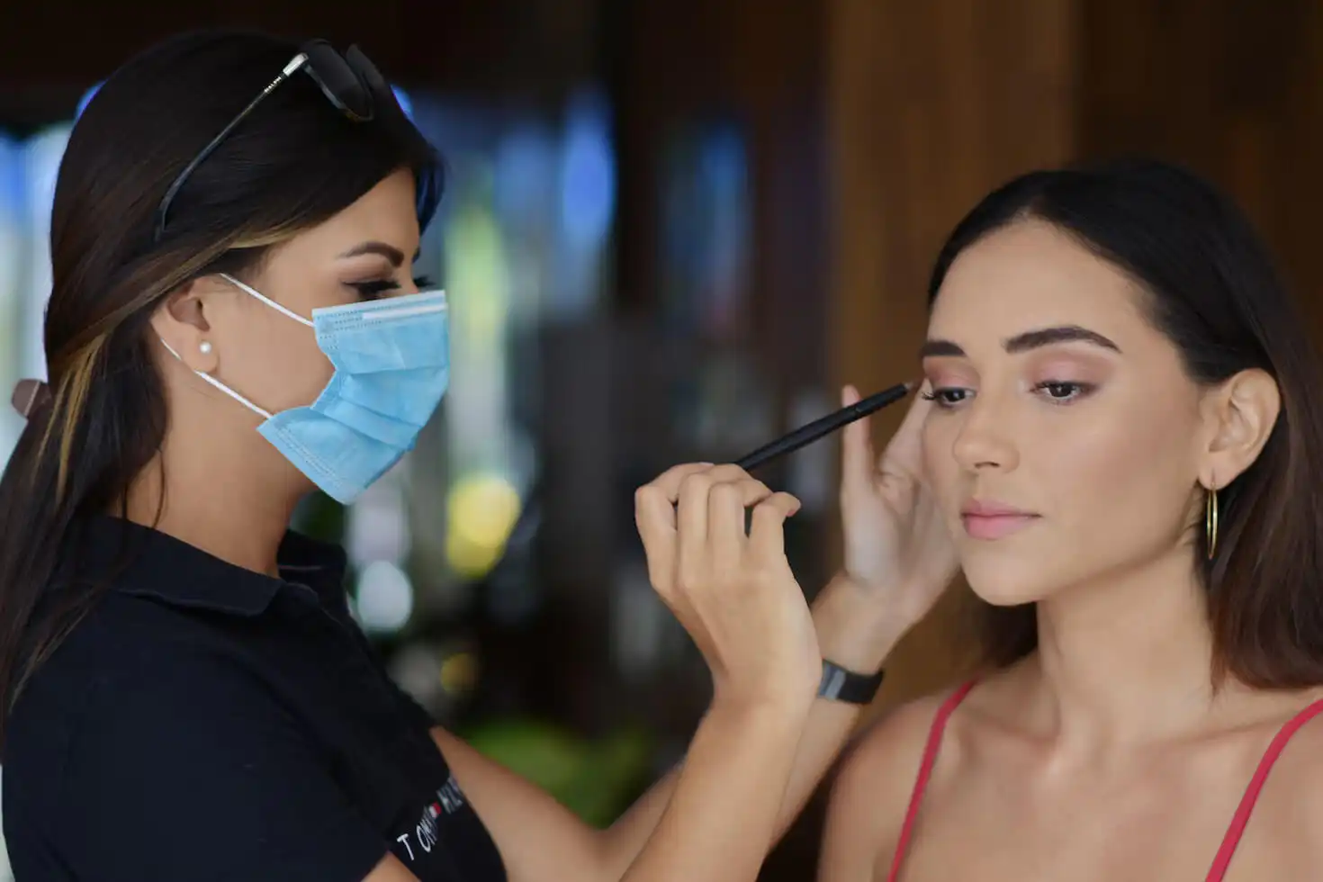 Makeup Artist Qualifications That Will Make You Successful (4) Makeup Artist Qualifications That Will Make You Successful (4)