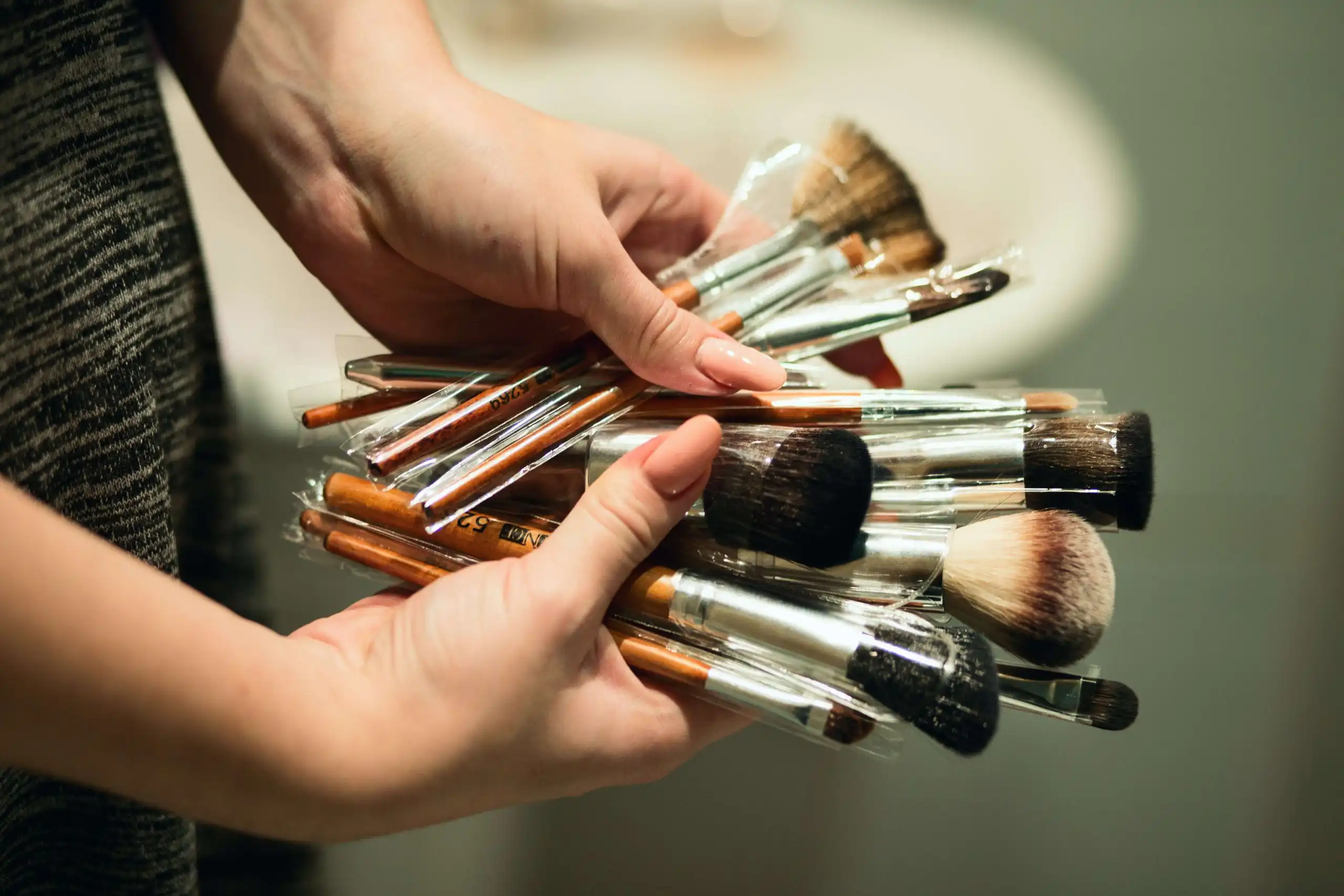Makeup Masterclass How to Clean Makeup Brushes- Sponges and More (2) Makeup Masterclass How to Clean Makeup Brushes Sponges and More (2)