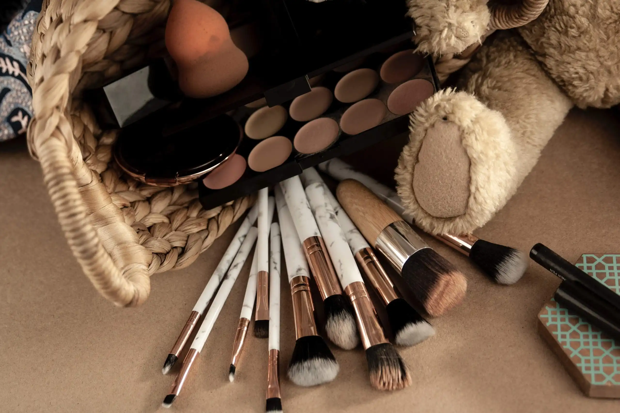 Makeup Masterclass How to Clean Makeup Brushes- Sponges and More (3) Makeup Masterclass How to Clean Makeup Brushes Sponges and More (3)