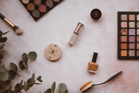 The Complete Timeline of the History of Makeup Artistry thumbnail