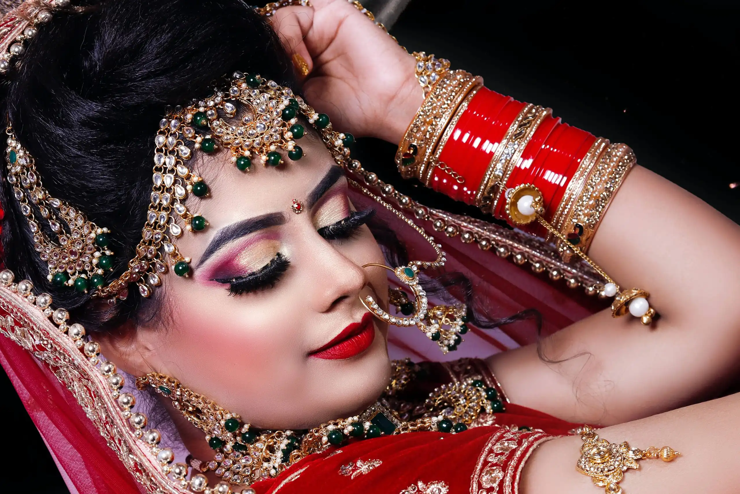 The Do’s And Don’ts For Your Professional Makeup Portfolio (7) The Do’s And Don’ts For Your Professional Makeup Portfolio (7)