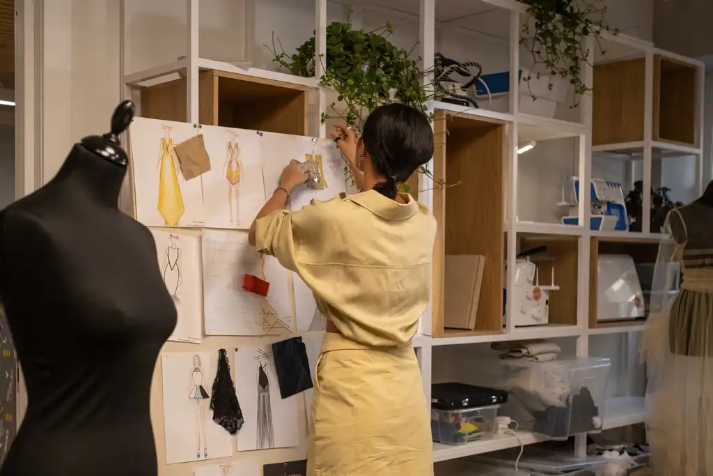 Student Life in a Design Institute (1)