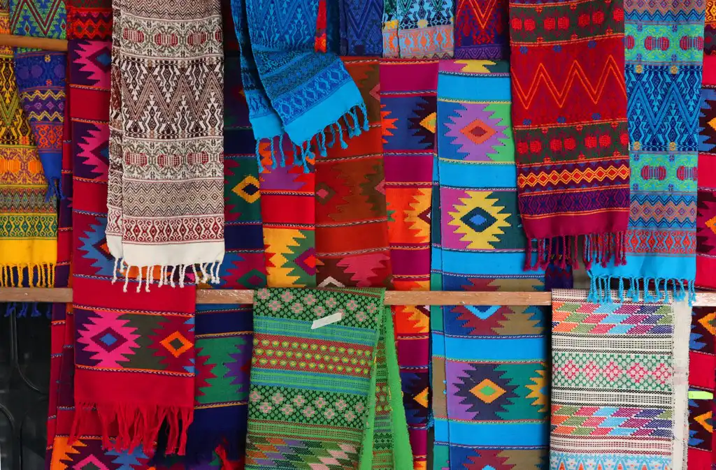 The History of Handloom Weaving Through The Ages (3) The History of Handloom Weaving Through The Ages (3)