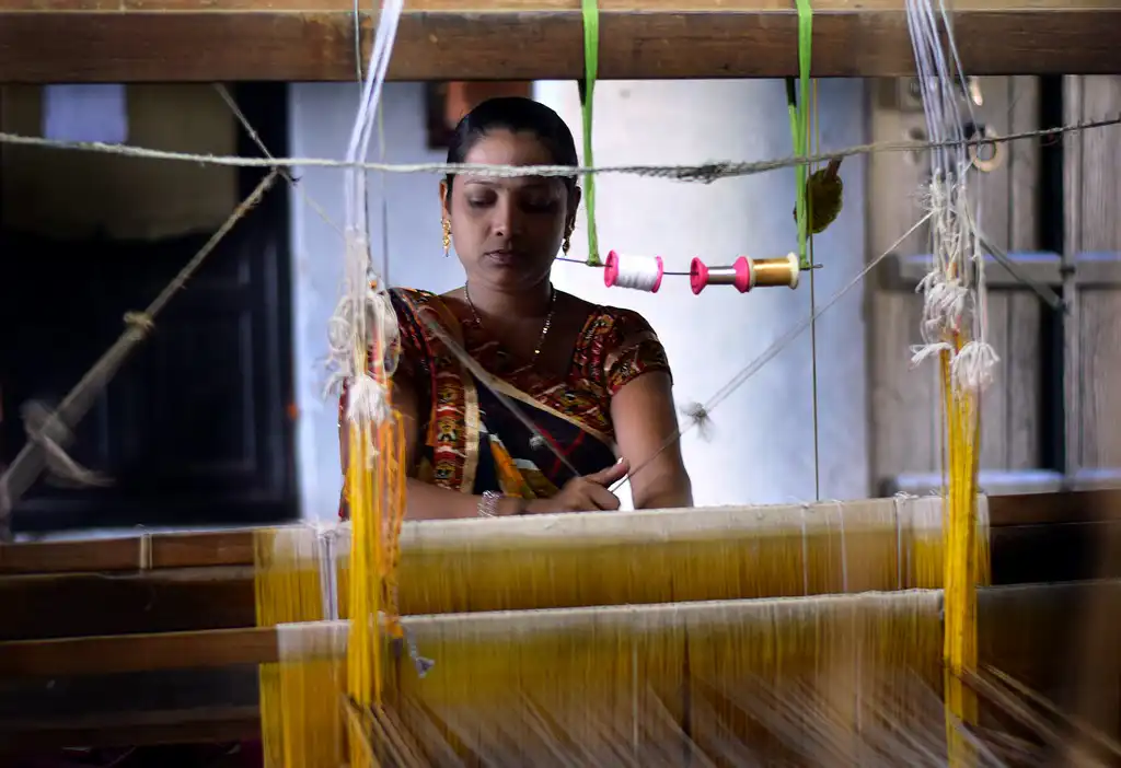 The History of Handloom Weaving Through The Ages (5) The History of Handloom Weaving Through The Ages (5)